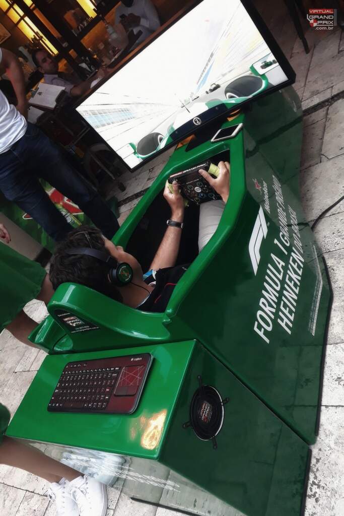 Simulador F1 Heineken @ Banana Café SP (2)