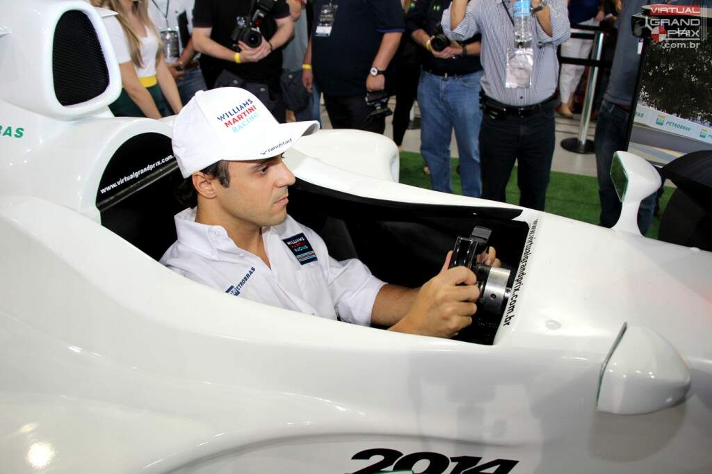 Felipe Massa Pilotando Simulador