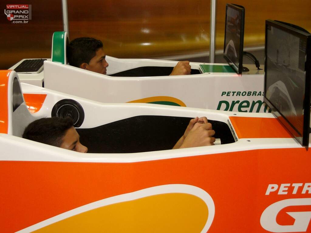Simuladores F1 FENICS 2015